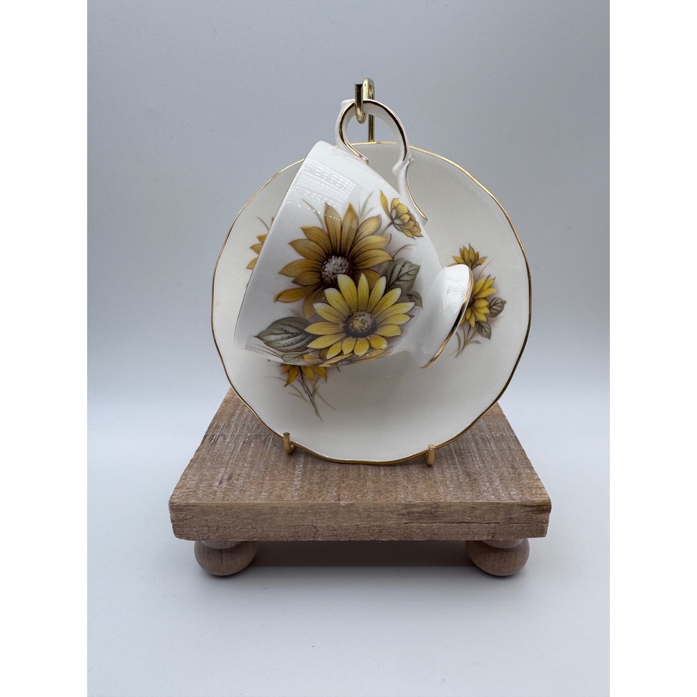 Queen Anne Bone China Tea Cup Saucer Set Yellow Sunflower Floral Gold Rim 8592